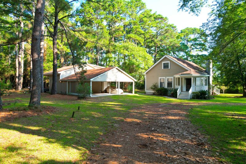 4616 Bears Bluff Rd, Wadmalaw Island, SC 29487