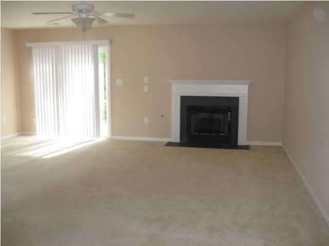 8668 Roanoke Dr, North Charleston, SC 29406