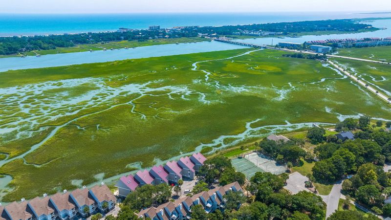 220 Little Oak Island Dr, Folly Beach, SC 29439