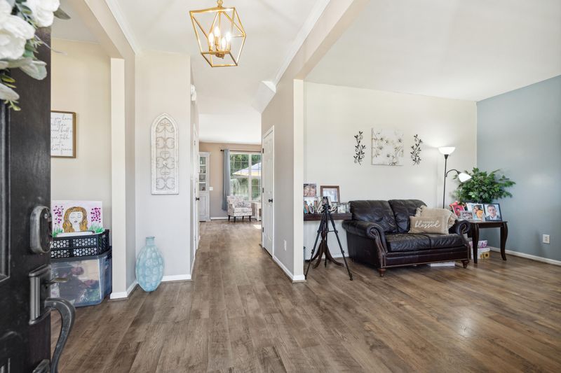 2043 Azalee Ln, Summerville, SC 29483