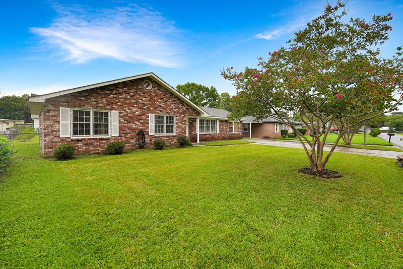 7730 Outlook Dr, North Charleston, SC 29418