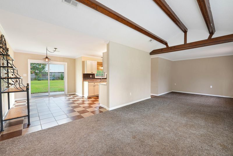 7730 Outlook Dr, North Charleston, SC 29418