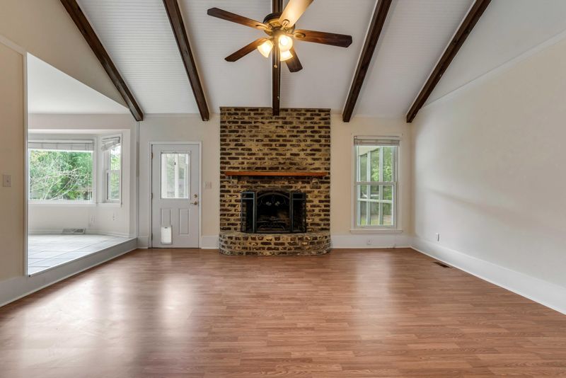 19 Monte Sano Dr, Hanahan, SC 29410