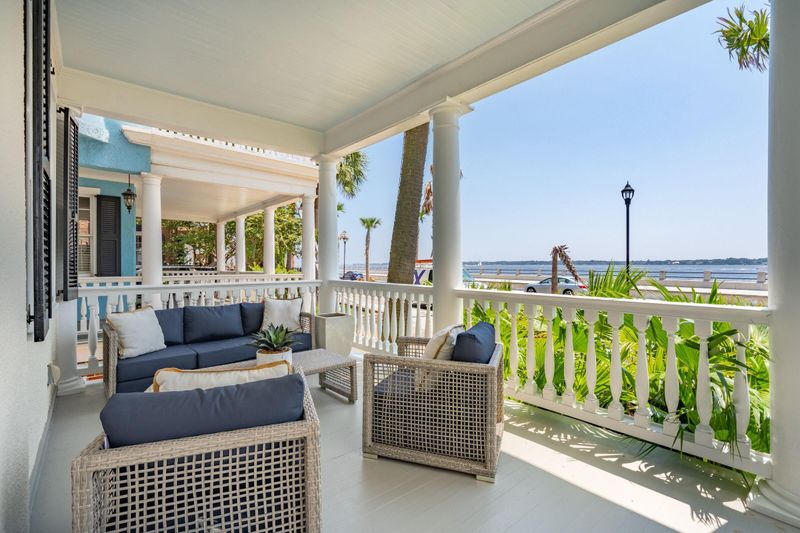 12 Murray Blvd, Charleston, SC 29401