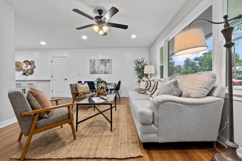 5822 Stewart St, Hanahan, SC 29410
