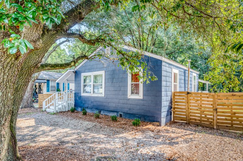 2727 E Surrey Dr, North Charleston, SC 29405