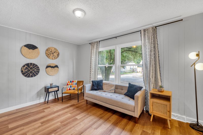 2727 E Surrey Dr, North Charleston, SC 29405