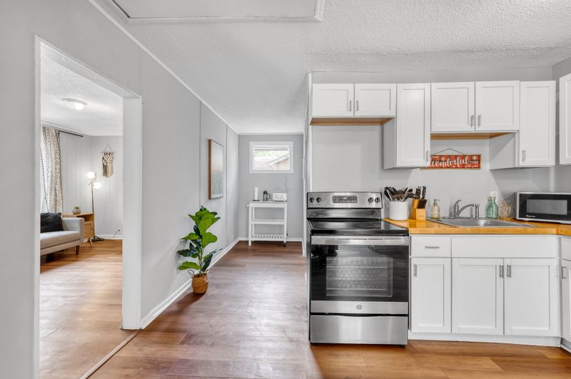 2727 E Surrey Dr, North Charleston, SC 29405