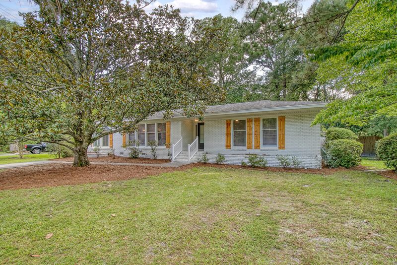 1375 W Lenevar Dr, Charleston, SC 29407