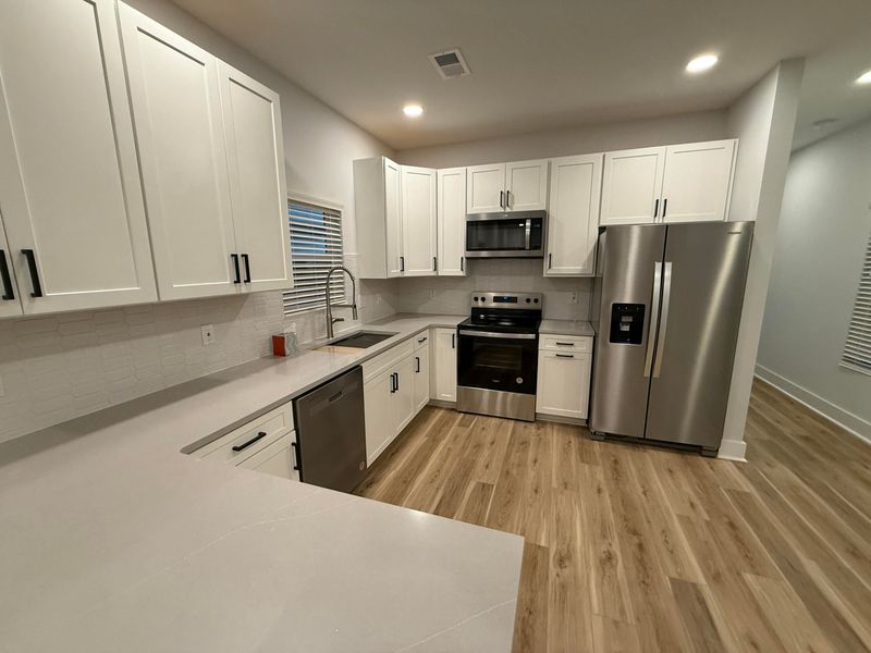 1982 Hugo Ave, North Charleston, SC 29405