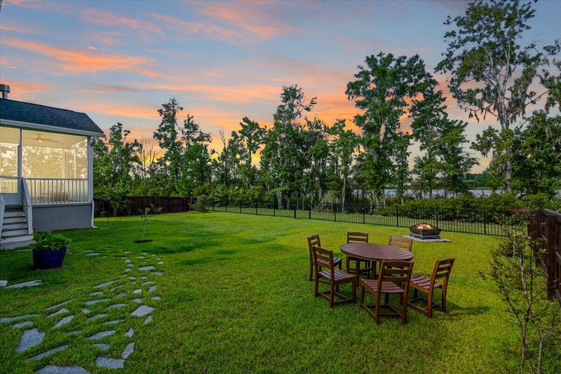 618 Black Pine Rd, Moncks Corner, SC 29461