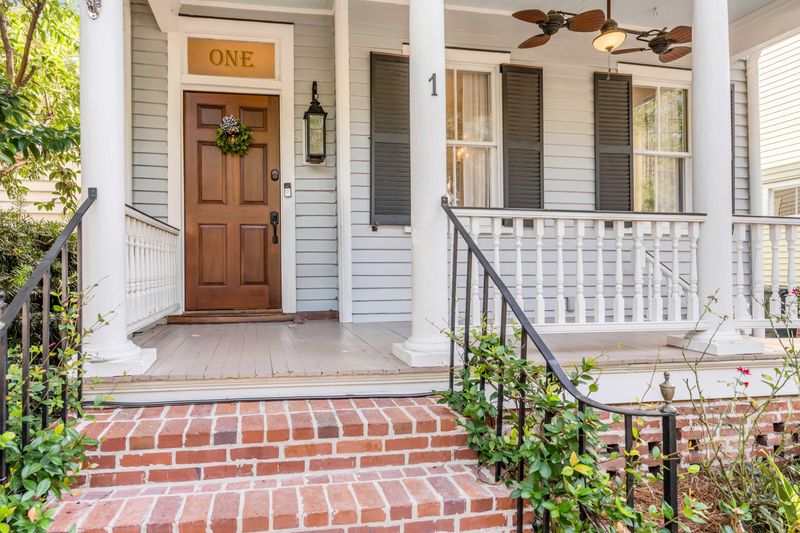 1 Bee St, Charleston, SC 29401