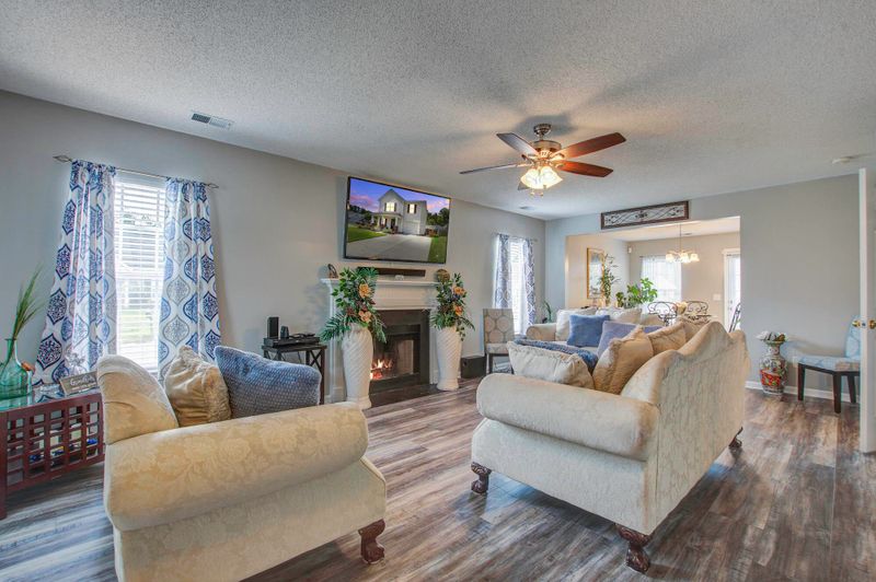 1428 Pinethicket Dr, Summerville, SC 29486