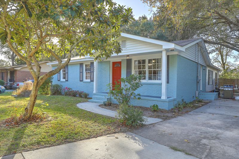 1447 Secessionville Rd, Charleston, SC 29412