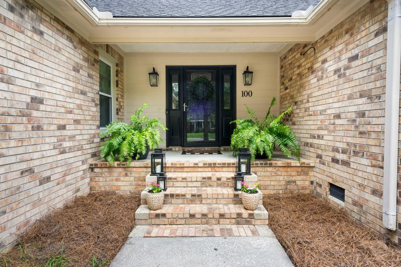 100 Newcastle Ct, Summerville, SC 29485