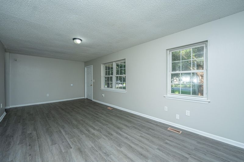 218 Trivers Dr, Moncks Corner, SC 29461
