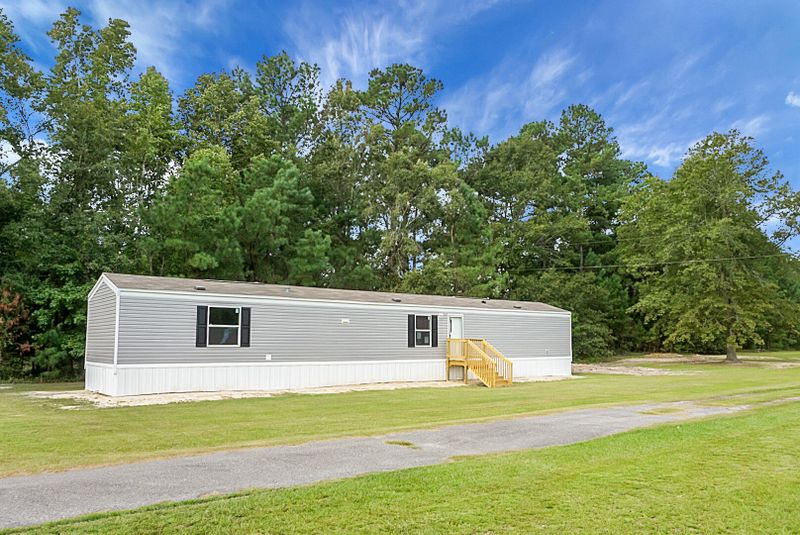 125 Creeper Ln, Saint Stephen, SC 29479
