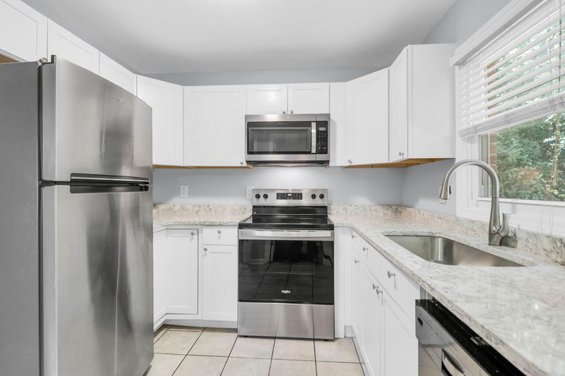 4745 Independent Ave, North Charleston, SC 29405