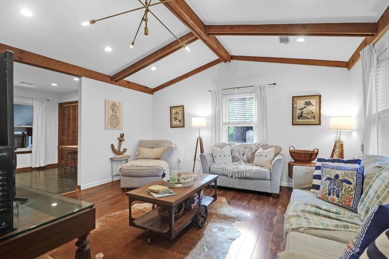 1106 N Shadow Dr, Mount Pleasant, SC 29464