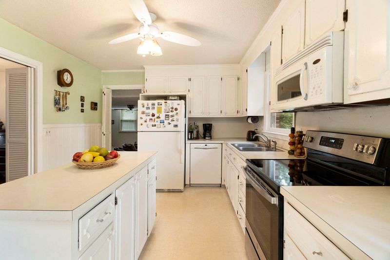 1034 Wellington Ct, Charleston, SC 29412