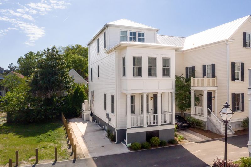 62 Dereef Ct, Charleston, SC 29403