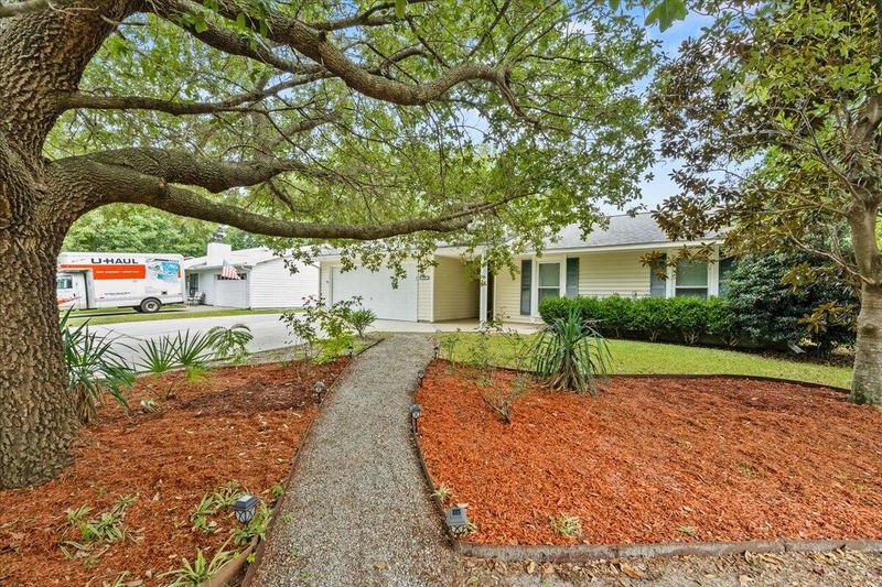 111 Cable Dr, Summerville, SC 29486