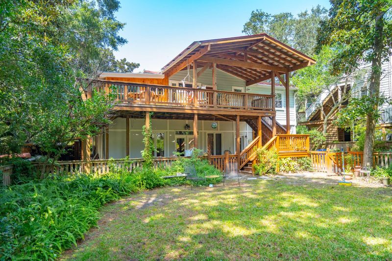412 E Hudson Ave, Folly Beach, SC 29439