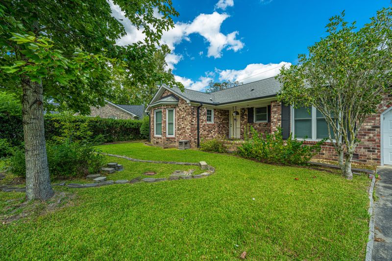 66 Lighthouse Dr, Goose Creek, SC 29445