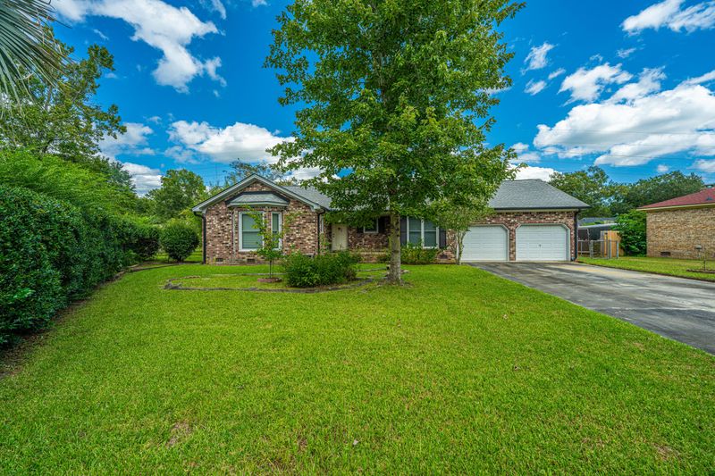 66 Lighthouse Dr, Goose Creek, SC 29445