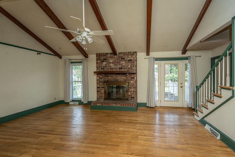 66 Lighthouse Dr, Goose Creek, SC 29445