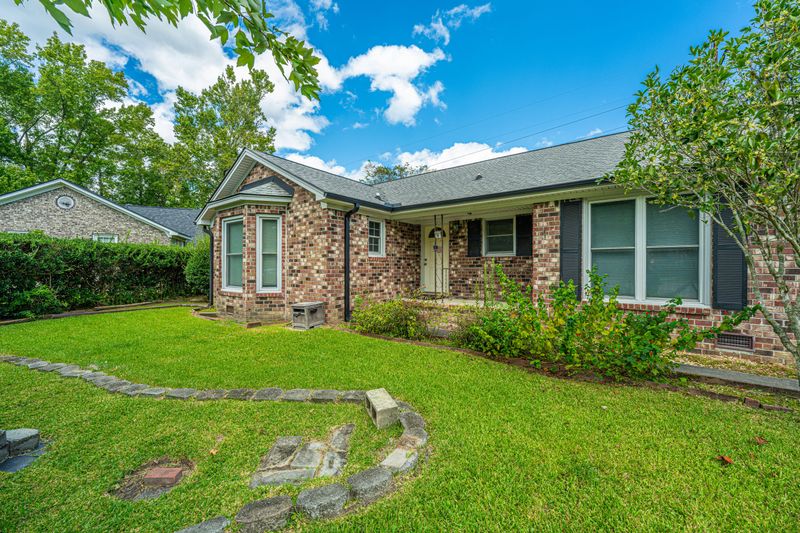 66 Lighthouse Dr, Goose Creek, SC 29445