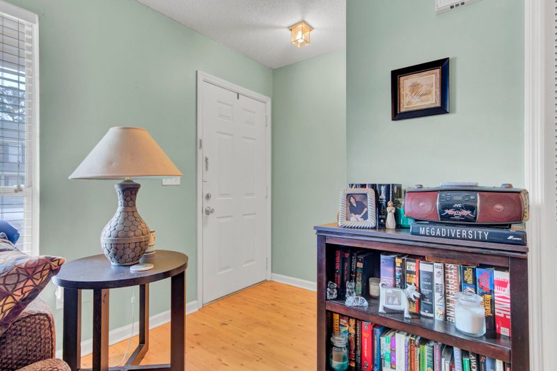 207 Sandlewood Dr, Summerville, SC 29483