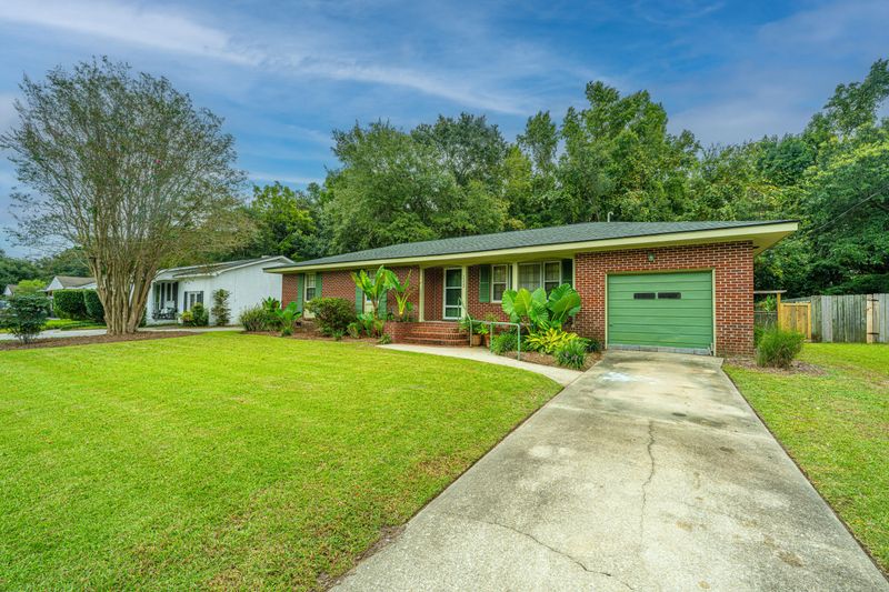1333 White Dr, Charleston, SC 29407