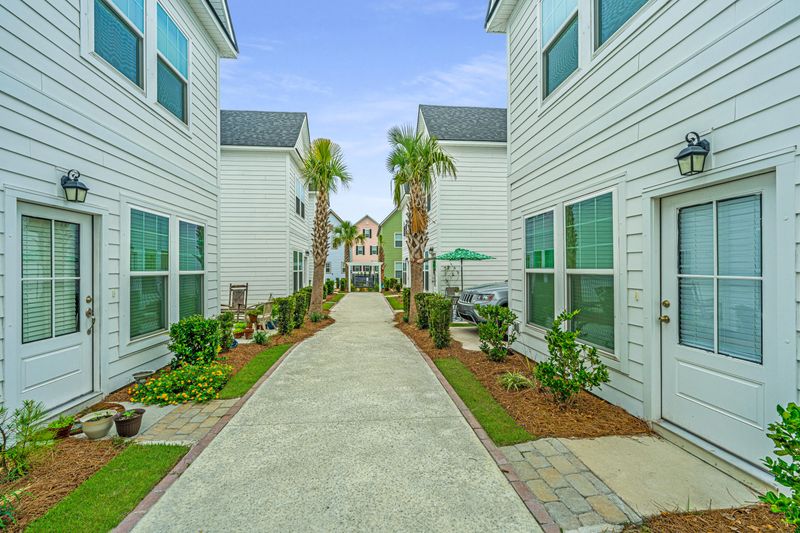 2006 Stonebraker Ln, Hanahan, SC 29410