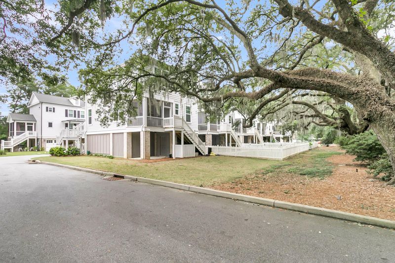 1013 Avenue Of Oaks, Charleston, SC 29407