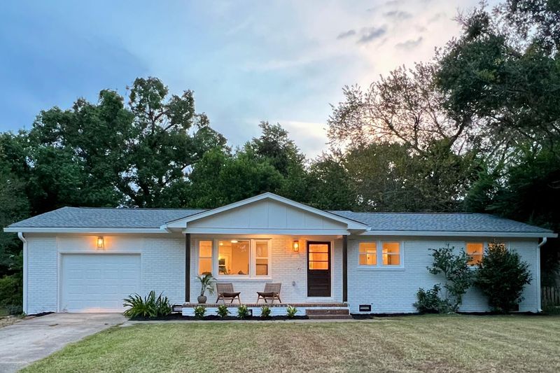 1083 Honeysuckle Ln, Charleston, SC 29412