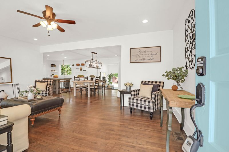 18 Lampton Rd, Charleston, SC 29407