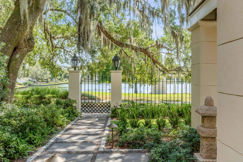106 W Shipyard Rd, Mount Pleasant, SC 29464
