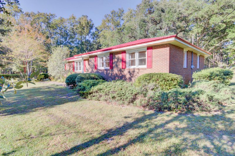 1560 Bacons Bridge Rd, Summerville, SC 29485