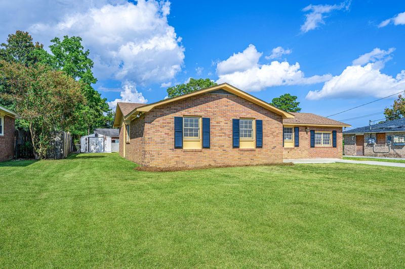 7704 Ovaldale Dr, North Charleston, SC 29418