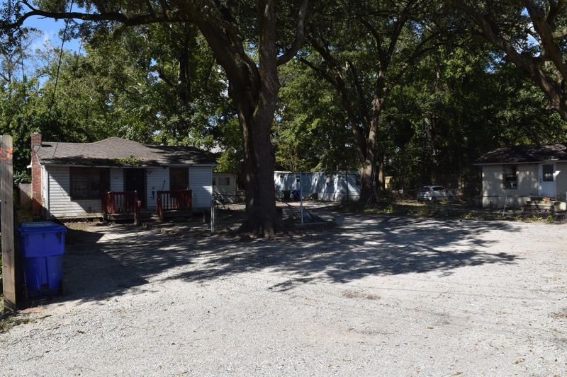 2576 Fassitt Rd, North Charleston, SC 29406