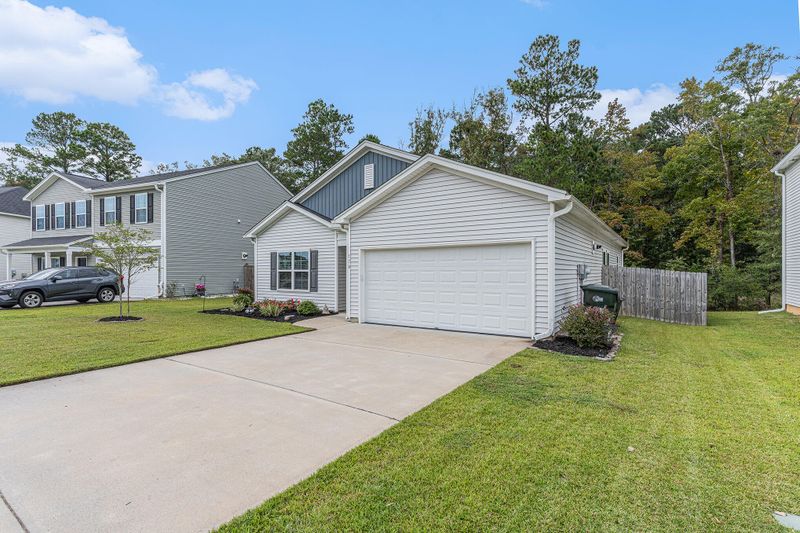 178 Hyrne Dr, Goose Creek, SC 29445