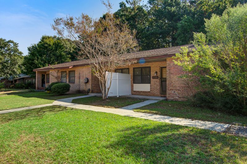 2733 Oak Leaf Dr, North Charleston, SC 29420