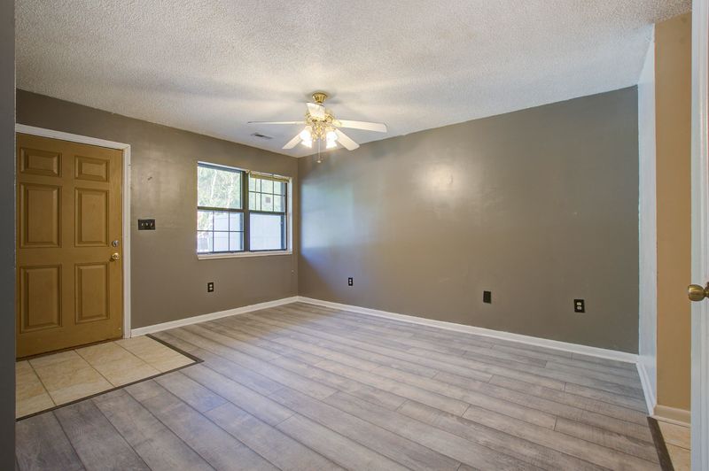 2733 Oak Leaf Dr, North Charleston, SC 29420