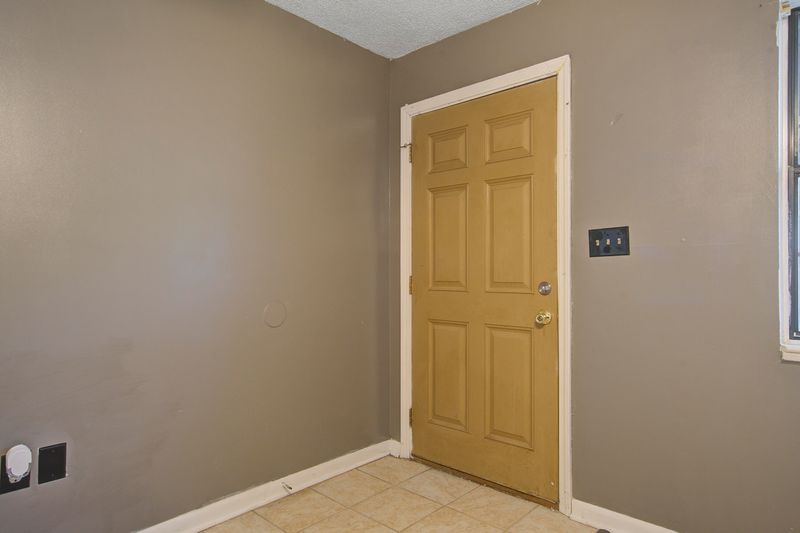 2733 Oak Leaf Dr, North Charleston, SC 29420