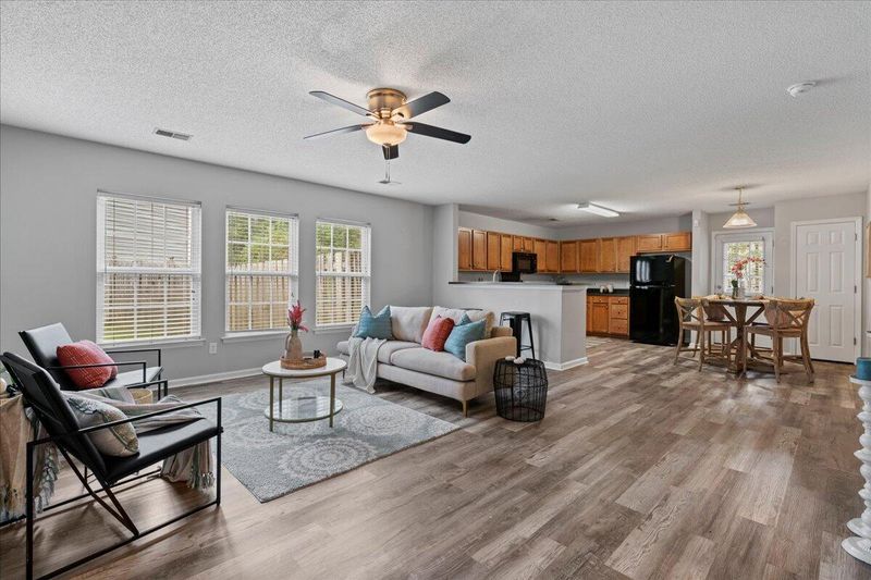 302 Crescent Ct, Summerville, SC 29483
