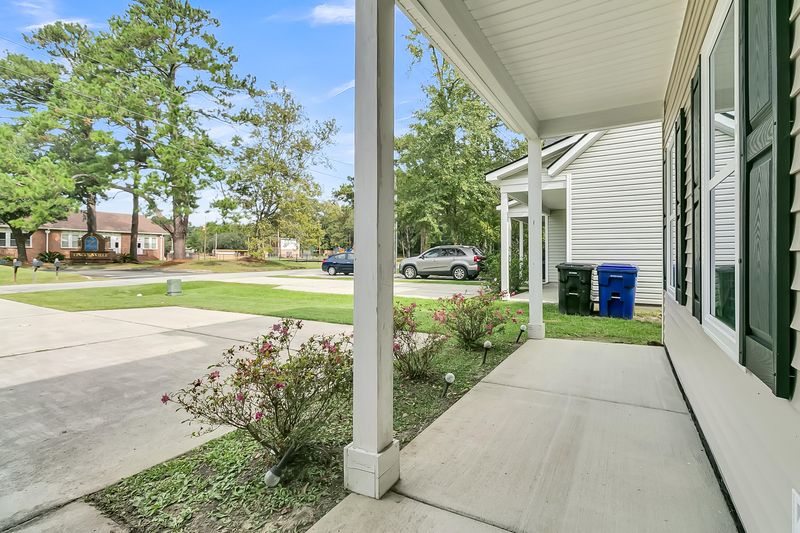 142 W Broad St, Lincolnville, SC 29485