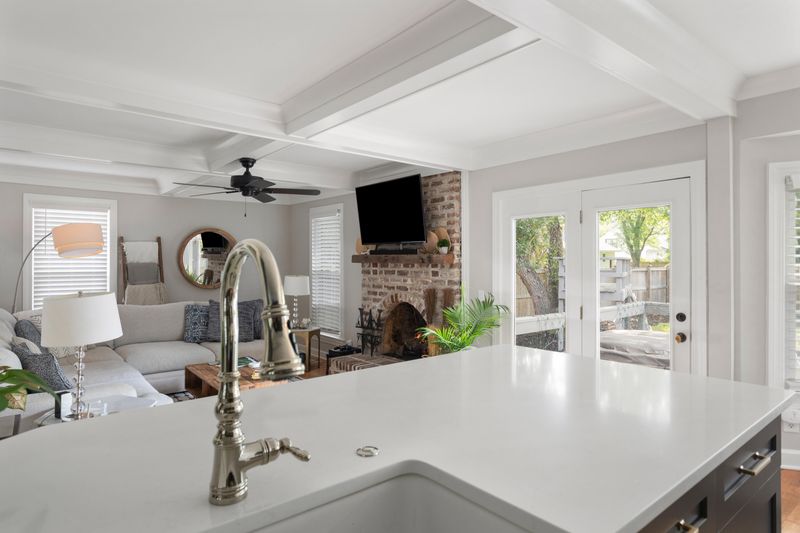 965 Law Ln, Mount Pleasant, SC 29464
