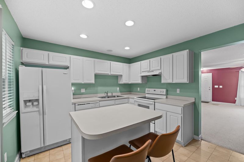8052 Shadow Oak Dr, North Charleston, SC 29406