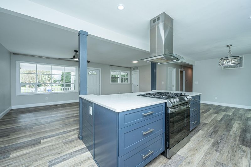 968 Mikell Dr, Charleston, SC 29412